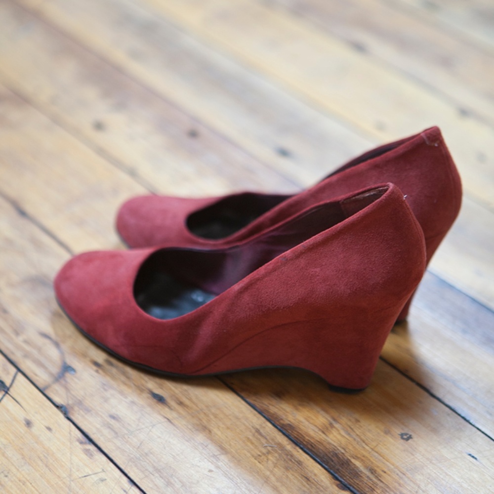 Easy Spirit red suede wedges